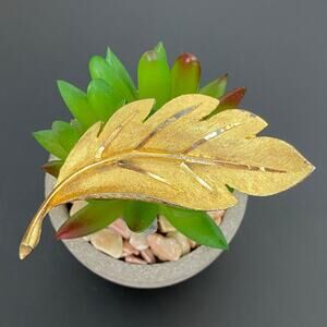 Vintage Signed BSK Gold Tone Feather Leaf Brooch | Mid-Century Pin